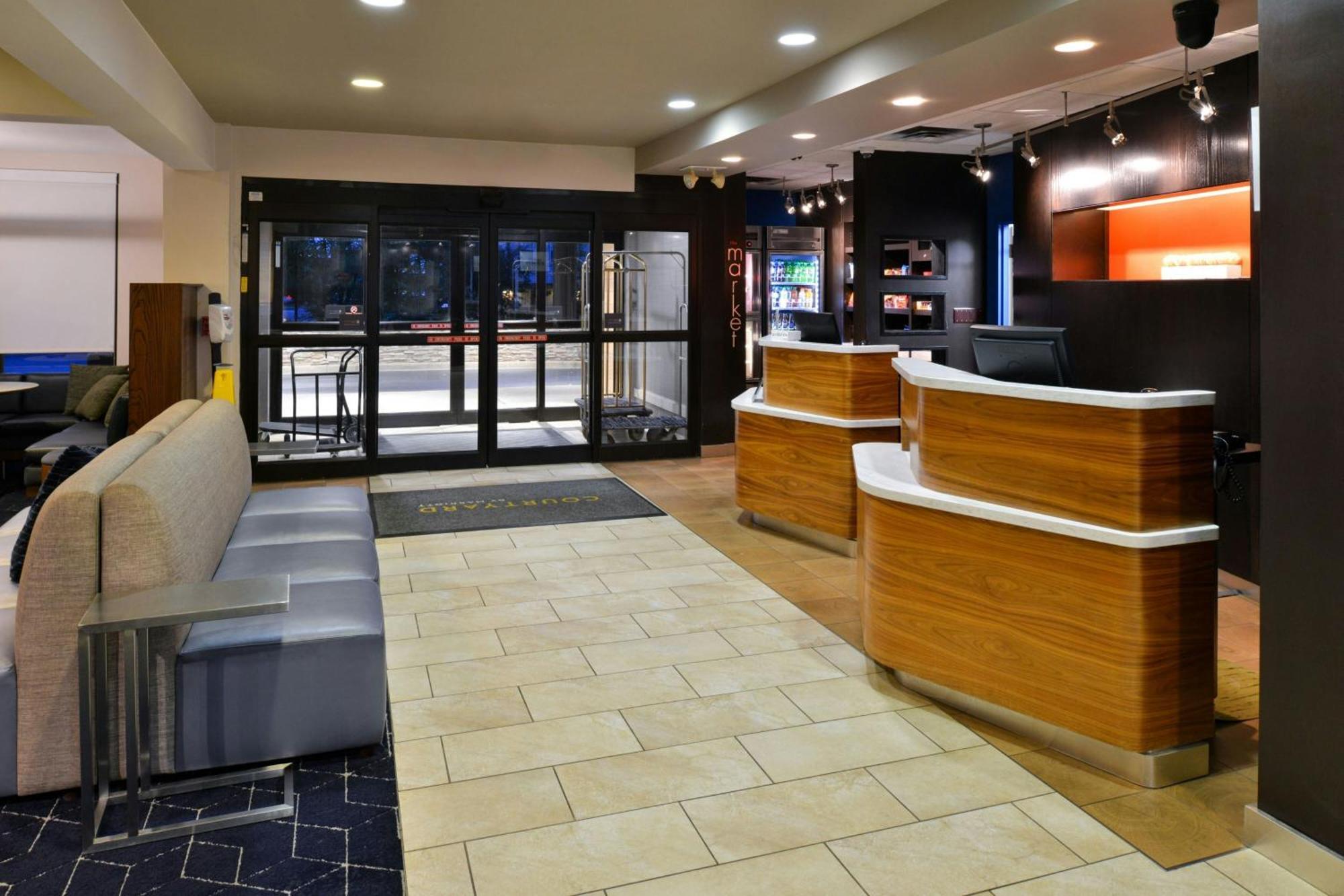 Courtyard Detroit Utica Exterior foto