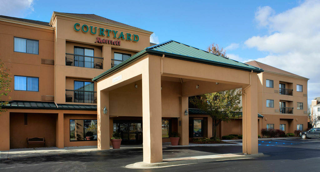 Courtyard Detroit Utica Exterior foto